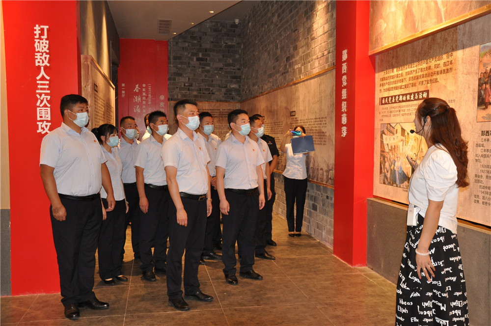 全体人员参观鄂陕豫革命根据地纪念馆.JPG